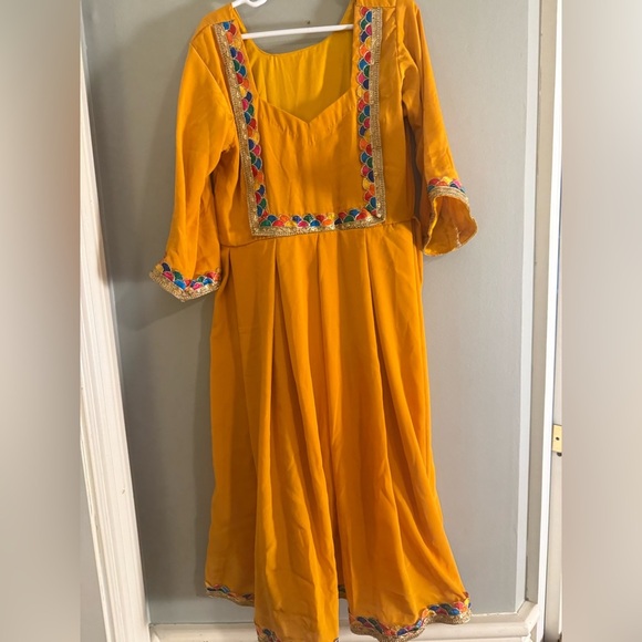 Girls Traditional Indian Salwar Kameez Set 8-10 - Picture 3 of 8